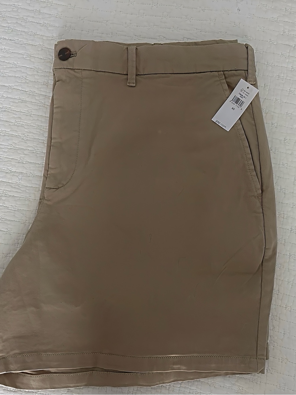 NWT GAP Men's 6" Khaki Shorts Tan, Size 40